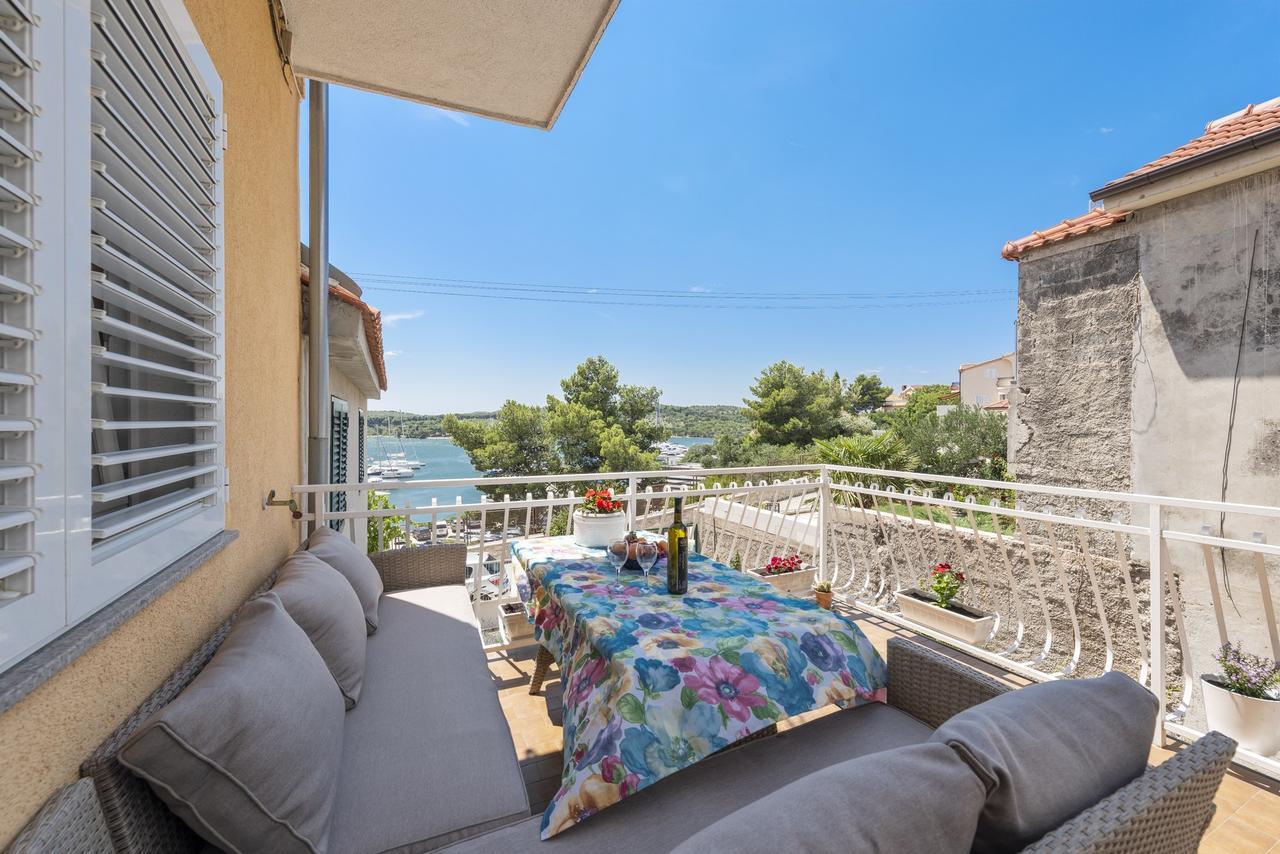 Apartments Tara, Sibenik - Mandalina Екстер'єр фото