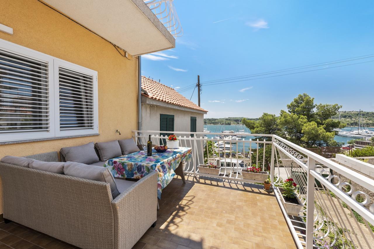 Apartments Tara, Sibenik - Mandalina Екстер'єр фото